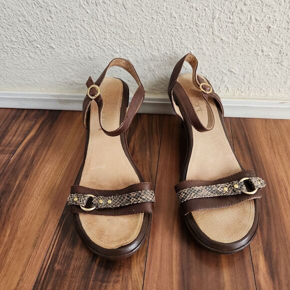 VNTG Genuine Leather Brown Wedge Heels - Picture 1 of 6